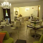 Alibi Hotel